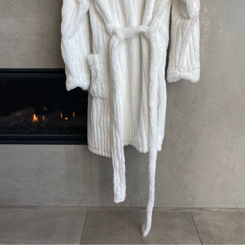 PRETTY‎ YOU LONDON CLOUD ROBE, SIZE M/L - Picture 14 of 14